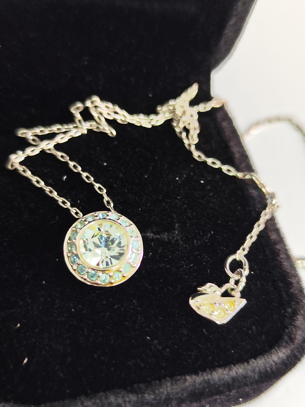 Swarovski halo necklace - Picture 2 of 3